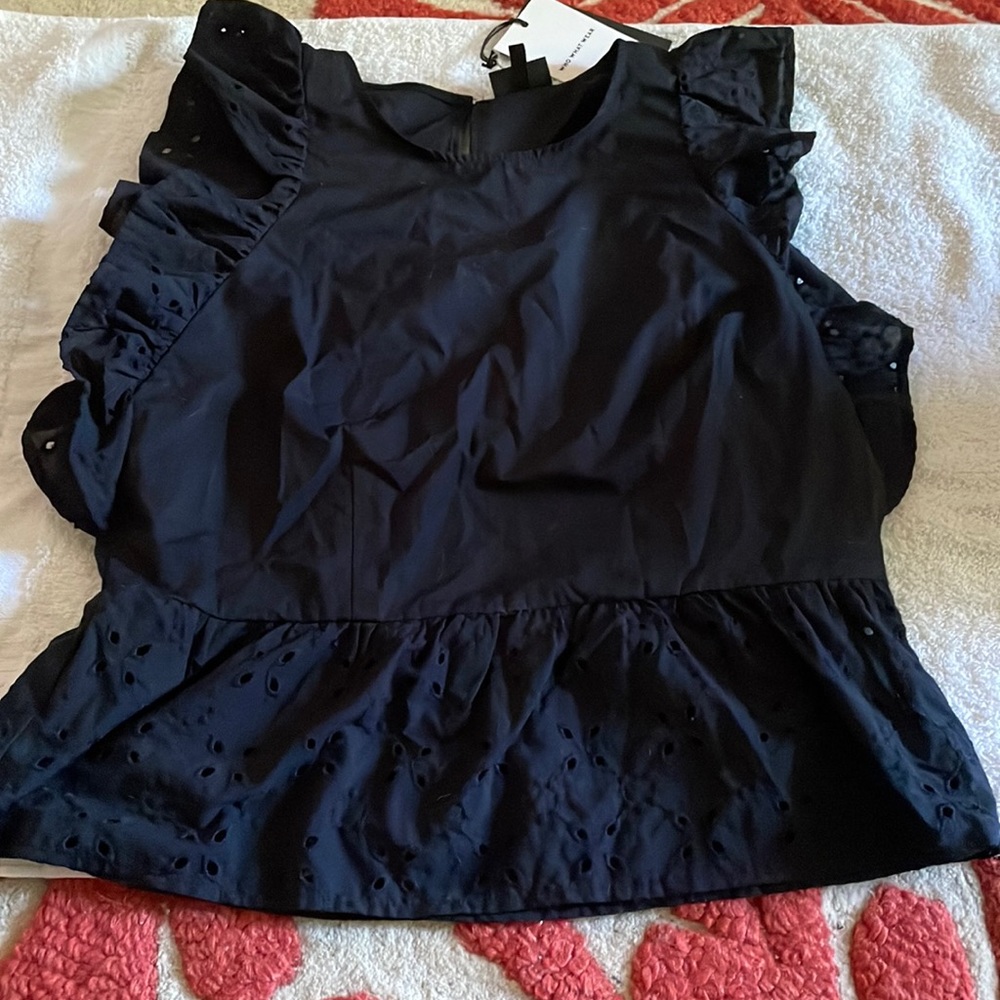 Who what wear eyelet flutter sleeve NWT